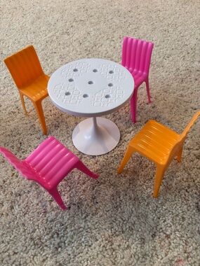 Mattel Barbie House furniture table chairs good